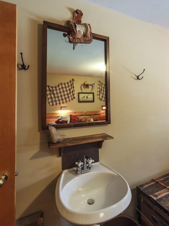 Golden Dreams B&B Уислър Стая снимка