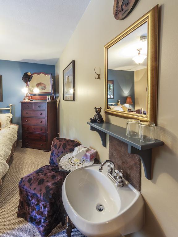 Golden Dreams B&B Уислър Стая снимка